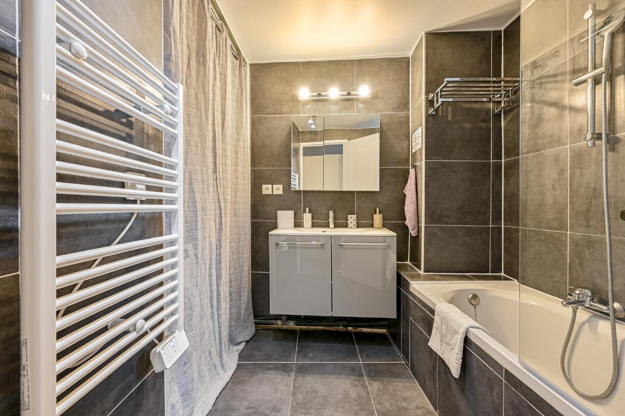 Apartment Grand 2 Pieces Typique Du Marais Paris
